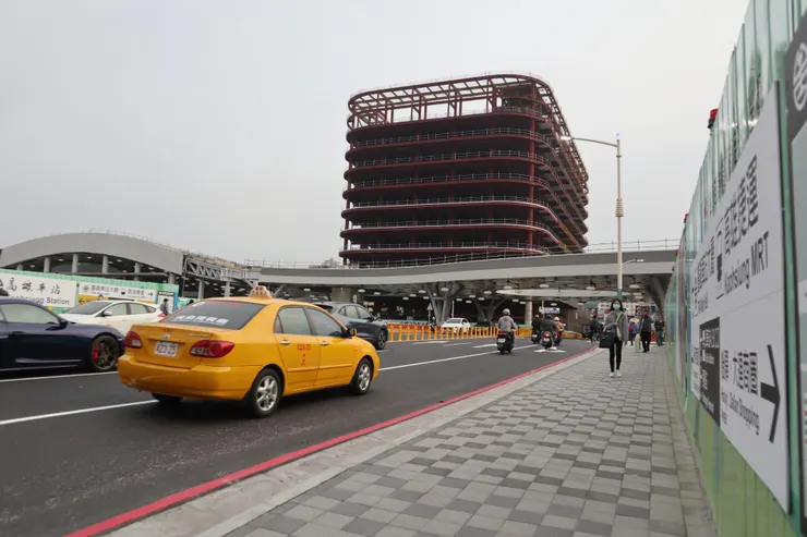 3月8日啟用的高雄車站旁站西路