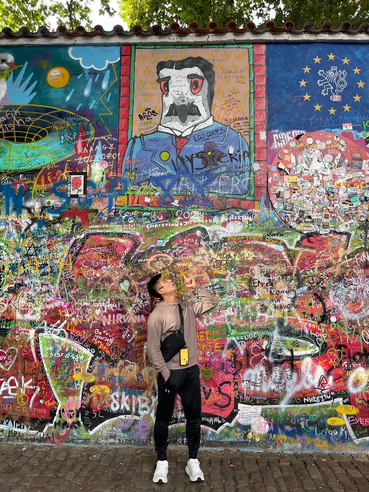 藍儂牆（鴿派史達林？）