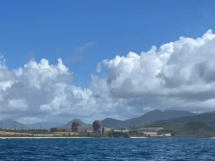 南台灣美麗的藍天綠海，還有兩顆淡淡的憂愁啊!