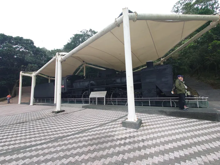 情人湖公園火車頭，附上相關報導