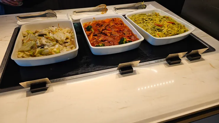 台北士林萬麗酒店行政酒廊的熱食!有牛肉耶!