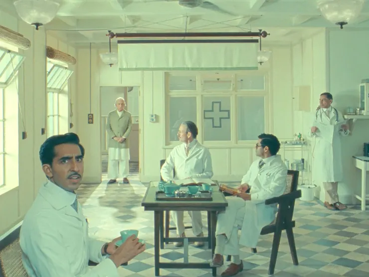 戴夫帕托(Dev Patel)分別飾演印度醫生與最後的遺產管理師