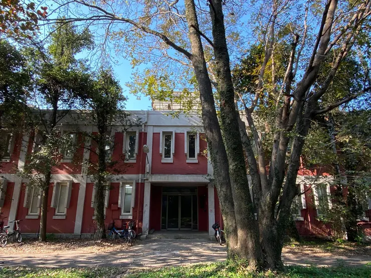 一字型的考種館