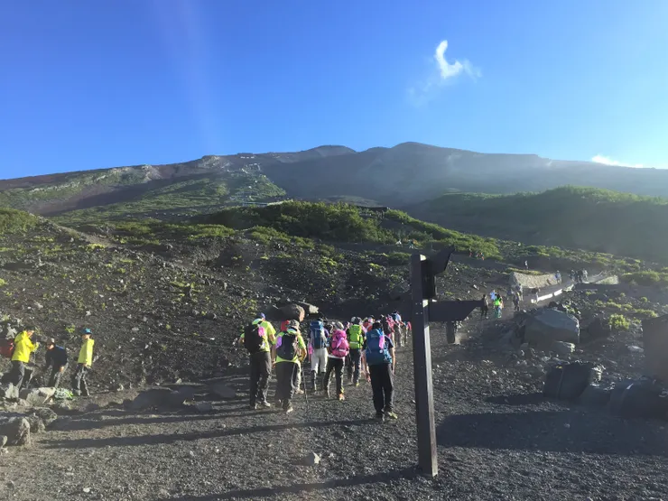 光禿禿的火山岩