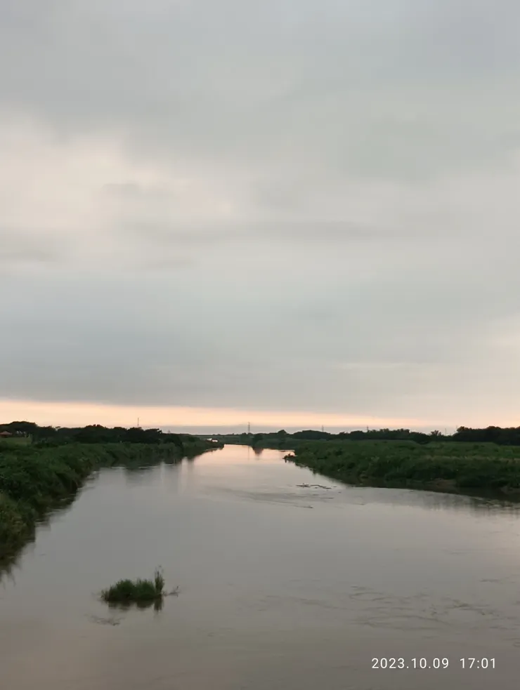 心醉紅霞橋上觀，自拍攝於東港溪力社橋上