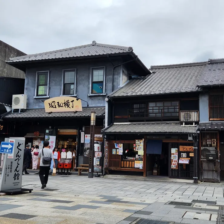 昭和橫丁室內小美食街