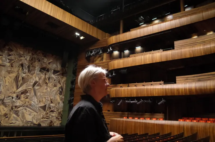 對歌劇院有愛的導覽姊姊