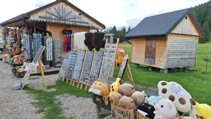 Dolina Chochołowska 步道入口攤販賣夜市娃娃