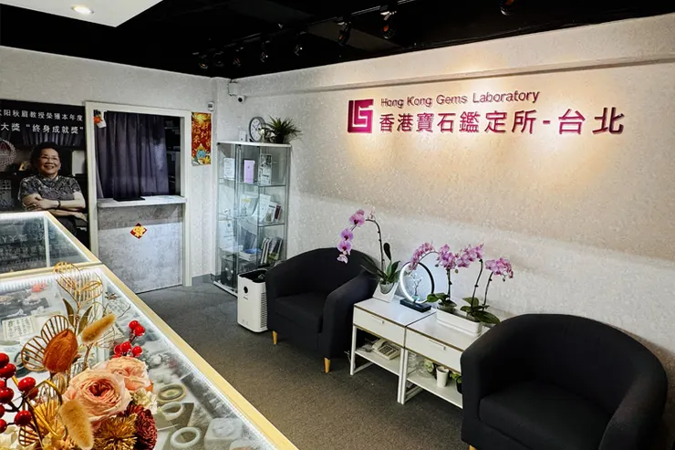 鑑定所門口