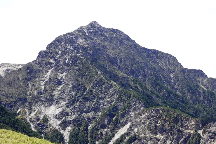 ▲南湖大山：中央山脈第三高峰，谷迴山合，瑰奇壯觀。