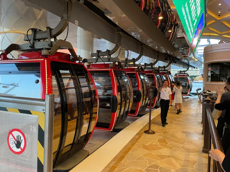 永利皇宮酒店，搭乘纜車排隊處。