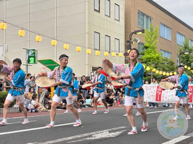 男性的花笠舞就顯著相當有元氣