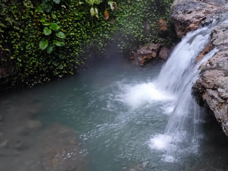 具有治愈療效的青硫磺溫泉