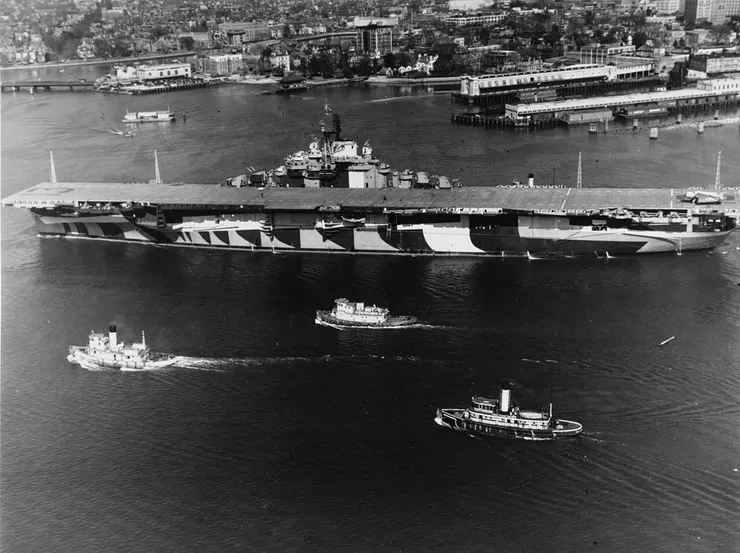 富蘭克林號於諾福克軍港，攝於1944年2月21日。