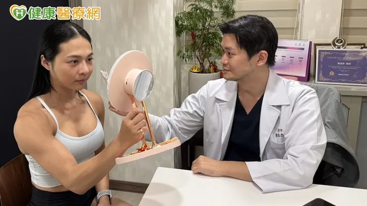 當面對下巴後縮或臉型比例不對稱等情況時，若需同時調整多個部位，或針對臉部比例進行整體考量，術前有明確的對照依據，有助於醫療團隊與患者對調整方向取得共識。