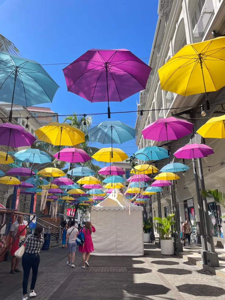 模里西斯路易港的科當水門購物中心，必拍的雨傘天空