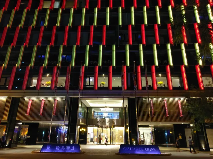 這是高雄翰品酒店的大門口!