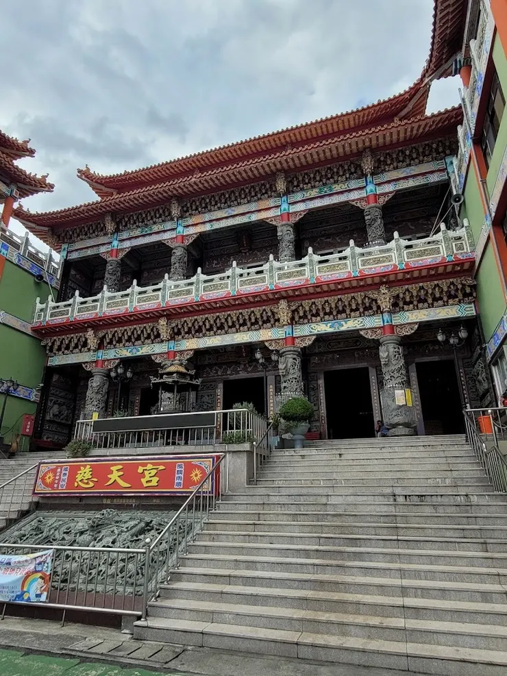 建築採三川殿格局（圖片截圖於網路）