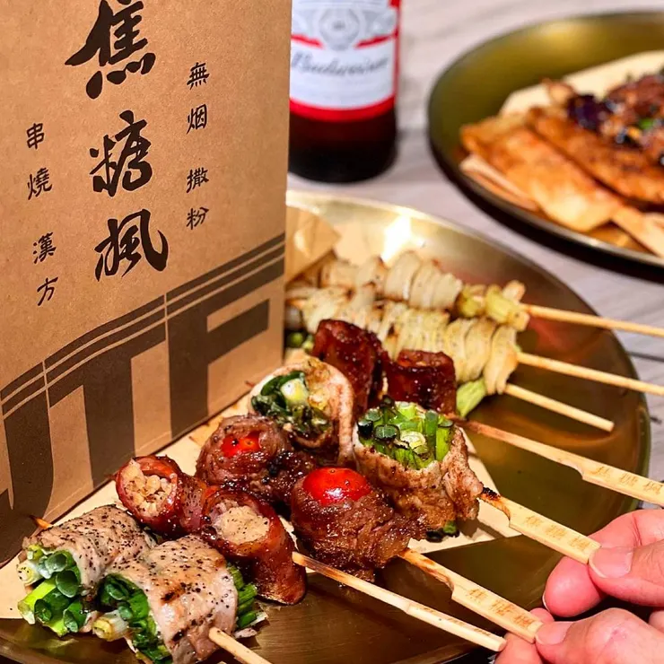 焦糖楓總部為加盟主築起了難以跨越的品牌差異化，研發超過30多種漢方複方中藥的「金牌漢方烤肉粉」作為獨家護城河。（圖：焦糖楓）