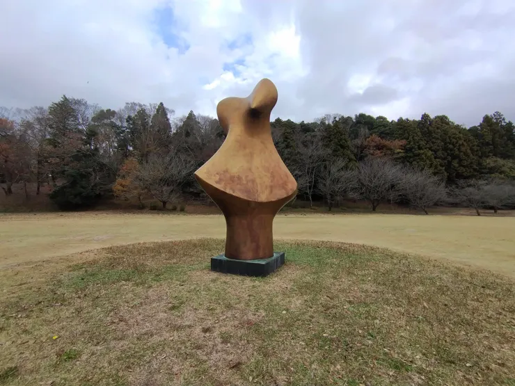 亨利・摩爾-《青銅人物》