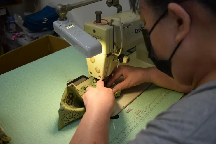 印花樂目前約有七成訂單由兩間媽媽工作坊製作。（圖片來源：印花樂官網）