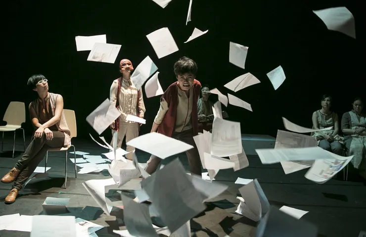 《魚．貓》的主要角色，邀請聽障演員加入演出。（圖片來源：https://tw.news.yahoo.com/%E8%B7%A8%E8%B6%8A%E6%96%87%E5%8C%96%E8%88%87%E8%AA%9E%E8%A8%80-%E6%9B%89%E5%8A%87%E5%A0%B4-%E9%AD%9A-%E8%B2%93-%E6%94%B9%E7%B7%A8%E9%BB%83%E6%98%A5%E6%98%8E%E7%9F%AD%E7%AF%87-032852494.html）