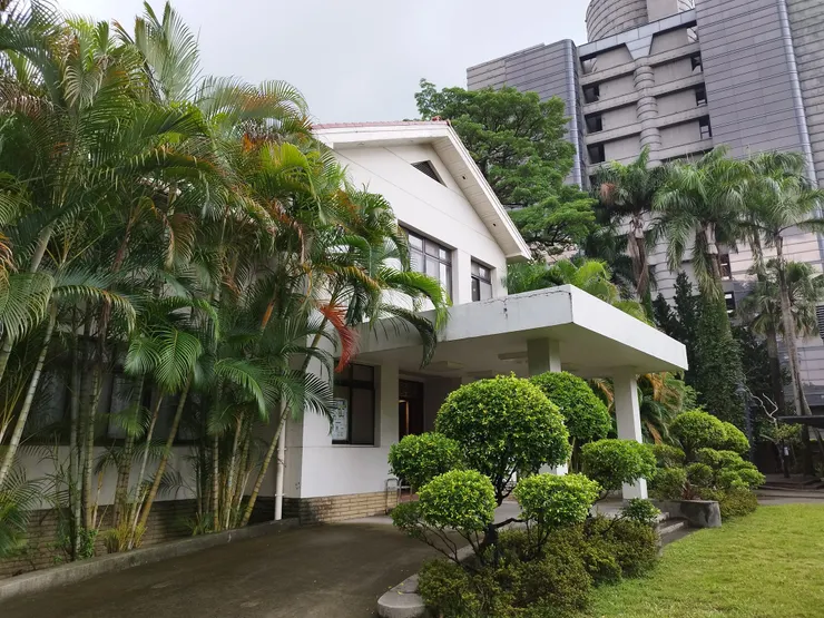 洋式的大門入口　一樓接待賓客　河童拍攝／２０２３年