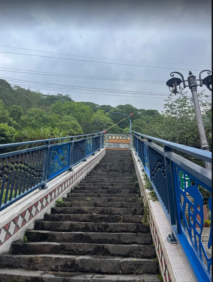 東埔國小上學要先練爬坡