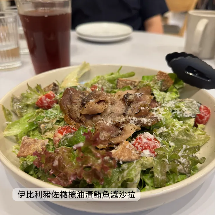 伊比利豬佐橄欖油漬鮪魚醬沙拉