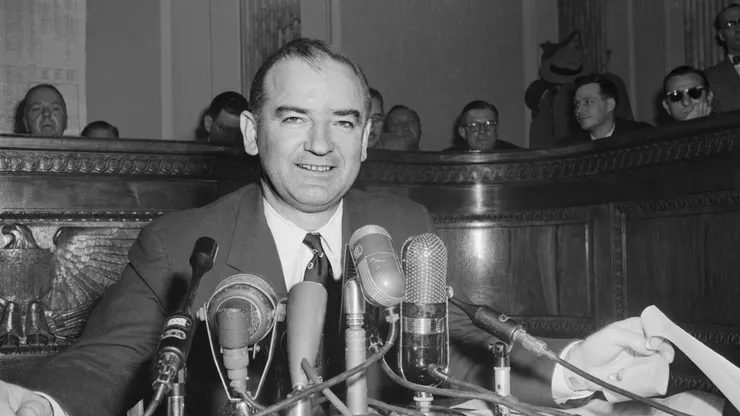 約瑟夫麥卡錫 Joseph McCarthy, 1908~1957，於1947~1957年擔任威斯康辛州聯邦參議員 