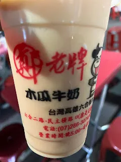 因此，自己參與了他人生中的某一段投資經驗分享，想來就是一件幸運的事。也因為觀看他的影片，讓月光萌生了想要拍攝影片的動機，想想看，月光也是在他PODCAST拍了兩百多集的時候才成為粉絲的，所以他之前已經走了好大一段，都是月光沒有參與到的。