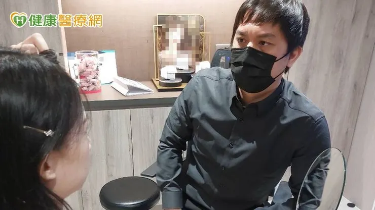 蘇聖傑院長說明，臉部老化是多層次結構崩解的過程，涵蓋骨骼、脂肪、筋膜與皮膚。音波療程可作用於筋膜層，建立穩定自然的拉提效果。