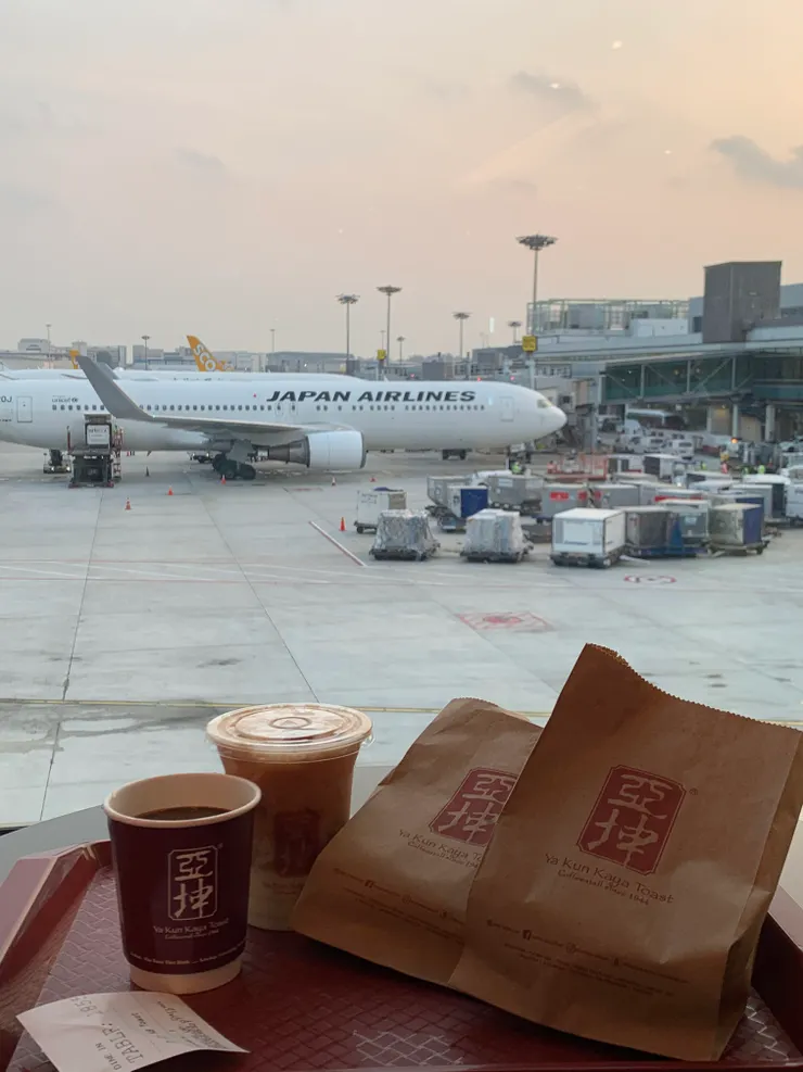 於樟宜機場享用亞坤咖耶吐司，好吃！