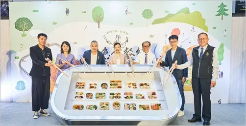 圖:鼓勵業者運用在地食材，減少食物里程數，同時運用經洗滌消毒可重複盛裝的循環餐具進行盒餐設計及服務，減少浪費。