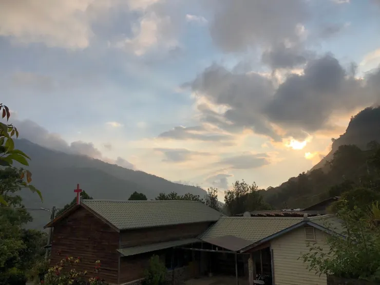山上天黑得快