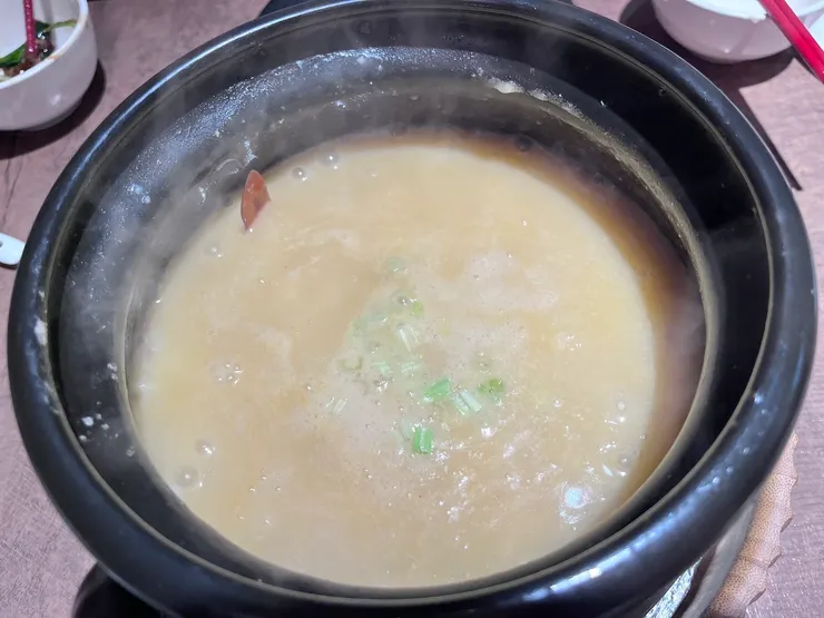 紅米蟹膏砂鍋粥