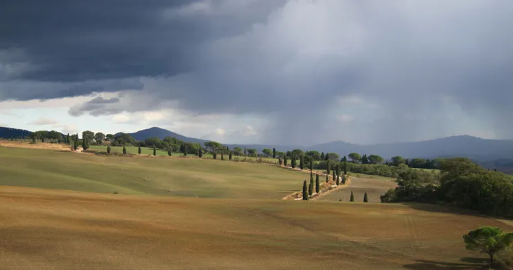 托斯卡尼的山丘道路