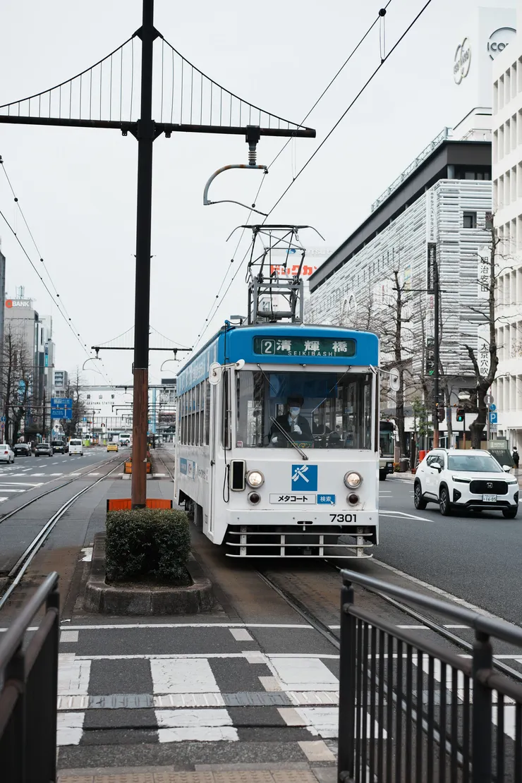 正面看超迷你的！