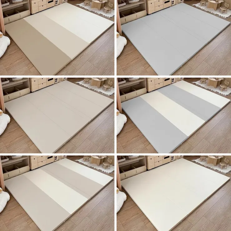 Anbibi 4cm 厚無縫抗菌 PU 爬行墊融入現代高階客廳的情境圖。強調其極佳的家居美感與安全性。