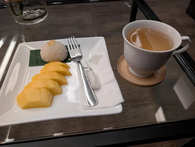 選擇2小時以上的按摩項目，按摩結束會得到一份很好吃的芒果糯米飯。