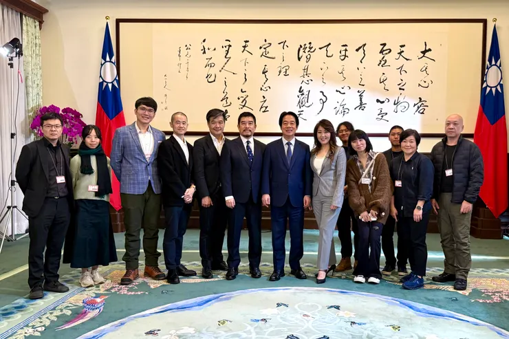 活水團隊與總統的大合照！ 重要又要帥的場合，一定要穿上西裝， 腳踏 #Zamberlan 1025 Tofane啦～