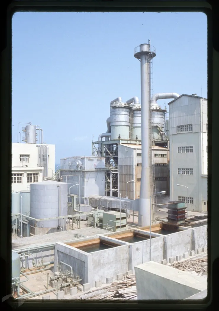 圖9 苗栗通霄精鹽廠 案名：鹽田及鹽民生活、漁民海上作業、臺北電腦軟體展 檔號：0065/S50/1 來源機關：行政院新聞局 管有機關：國家發展委員會檔案管理局