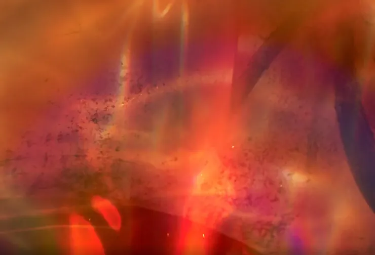 水與火相互映照時的絢麗光彩