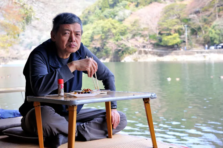 還在大堰川岸設有坐席的路邊攤吃了份烤魷魚和湯圓。