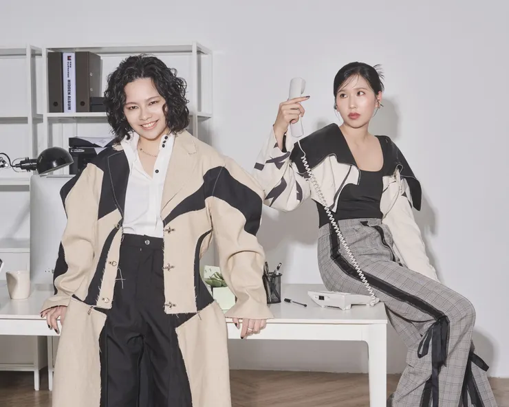 02 凹與山 Our Shame 第二張專輯《Hidden Album》，左為主唱暨製作人小凹，右為鼓手 Isan（凹與山 Our Shame 提供）