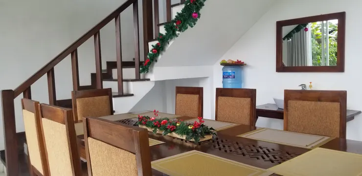 用膳區，擺設十分整齊，叫人不得不喜歡這小屋的職員的用心