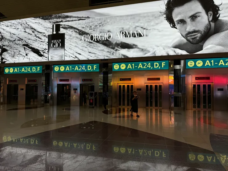 附上三航廈內往A區的接駁單軌