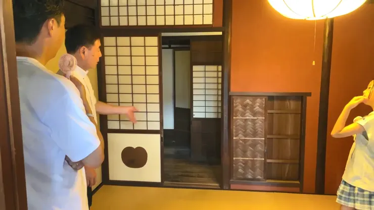 房屋內處處藏有逃跑用的暗門