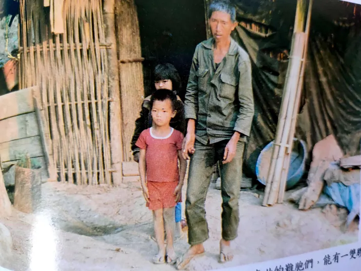 渴望有一雙膠鞋的苦難同胞