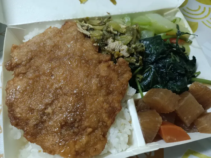 阿婆又把便當給我吃了😆